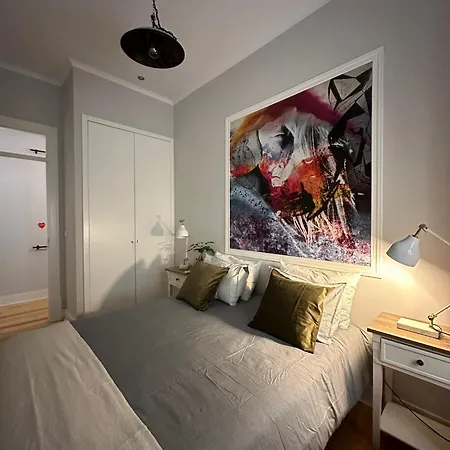 Charming Double With Workspace On Lisbon's Iconic Street Hotel