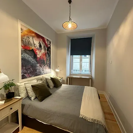 Hotel Charming Double With Workspace On Lisbon's Iconic Street