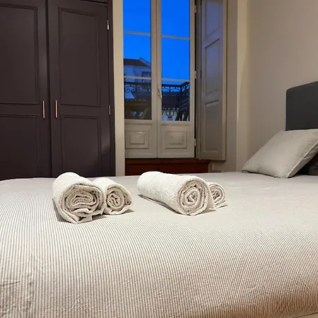 Hotel Charming Double With Workspace On Lisbon's Iconic Street *