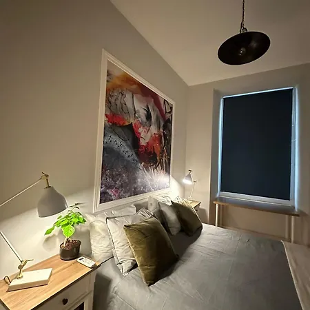 מלון Charming Double With Workspace On Lisbon's Iconic Street ליסבון