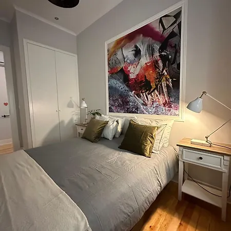 מלון Charming Double With Workspace On Lisbon's Iconic Street